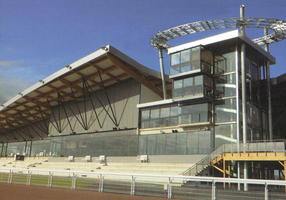 Hippodrome de Reims – Création de tribunes, menuiserie aluminium - miroiterie